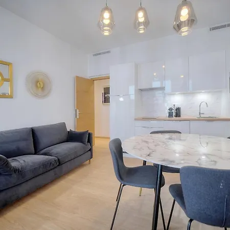 Superb Flat With 2 Bedrooms Near Palais Croisette 3p2 戛纳